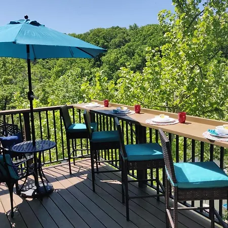 Lakefront Home In The Woods With Community Pool!